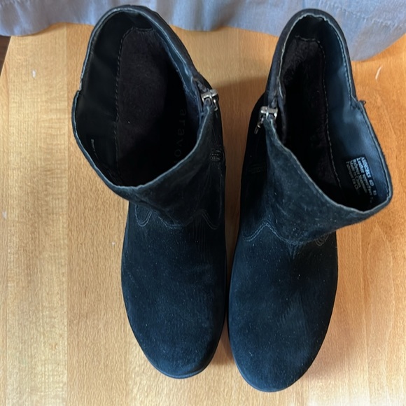 Aravon Linda-AR boots, size 6D - Picture 7 of 9